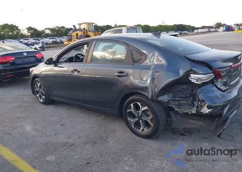 2019 Kia Forte S z USA, uszkodzony, nr VIN 3KPF34AD7KE104098